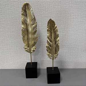 ESCULTURA PENA EM POLIRESINA DOURADO G 41CM M 33CM
