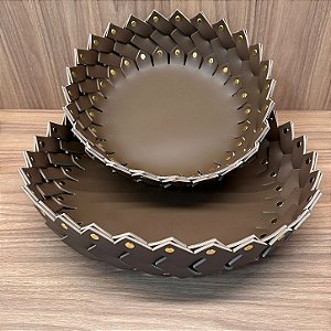 CENTRO DE MESA EM PU MARROM G 10x36cm E M 10x30cm
