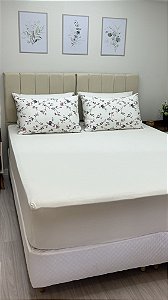 Conjunto de Lençol Marfim e fronhas  Flores Roxas e Rosas