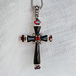 Pingente Premium Crucifixo Ônix e Rubelita - Prata