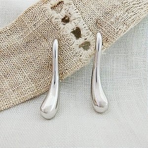 Brinco Gota Lisa Longa Ouro Branco - Semijoia