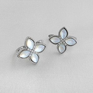 Brinco Pétalas Madrepérola - Prata