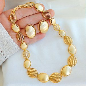 Conjunto Colar e Brincos Oval Detalhado Luxo - Semijoia
