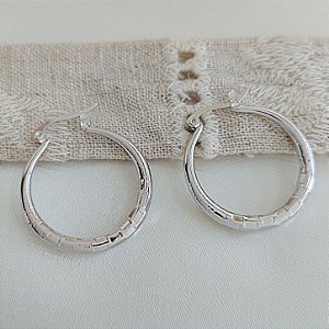 Brinco Argola Xadrez Ouro Branco 30mm - Semijoia