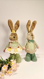 Coelho pelúcia tons Marrom e verde 39cm