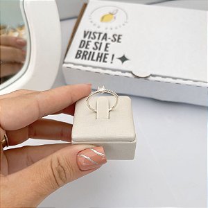 Anel Solitário Coração Aro Cravejado