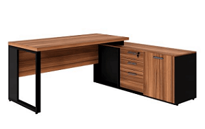 Mesa Dinâmica com Armário Lateral, Porta de Correr e Caixa de Tomadas 40mm | 1500/1800mm x 1600| Pé Quadro- Nogal com Pr