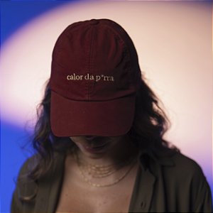 Boné Calor da p*rra vinho