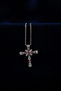Colar Cruz com Zircônias Coloridas – Prata 925 (27×21×4 mm)