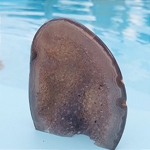 Ágata natural com base serrada