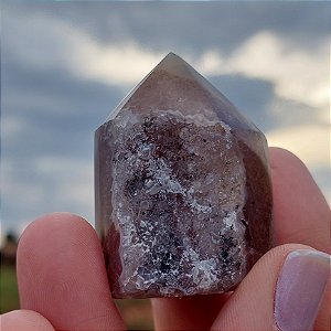 Obelisco lapidado em Ágata Natural