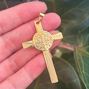 Pingente Cruz São Bento Banho de Ouro com banho de ouro amarelo