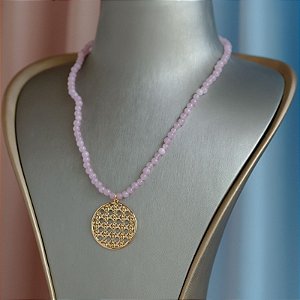 Colar Pedras Naturais Jade Lilas Com Mandala banhada a ouro amarelo