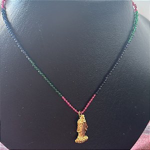 Pingente Nossa Senhora Conceição, acompanhado por corrente cristal colorido