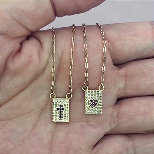 Lindo escapulário com Cruz e Coração . Cravação com zirconias coloridas! Material: semijoia banhada a ouro