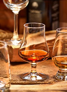 UNIDADE TAÇA CRISTAL DEGUSTAÇÃO WHISKY - 124 H X 73,5 DIAM MM - 194 ML - CX PRESENTE - LINHA DEGUSTAÇÃO