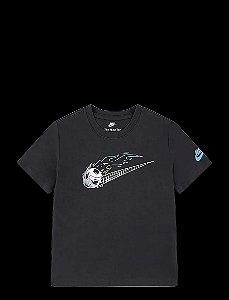 Camiseta Infantil Nike Logo e Bolsa de Futebol Cinza Chumbo