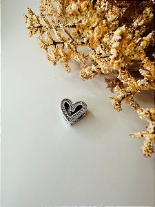 Berloque coração cravejado rosa
