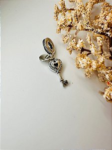 Berloque chave cravejada