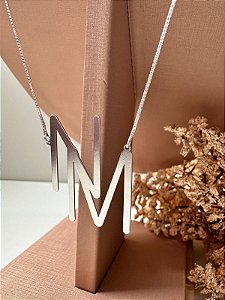 Colar personalizado letras sobrepostas grossinha