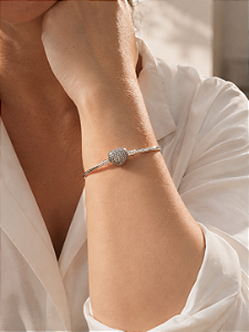 Bracelete inspiração Pandora rígido coração cravejado