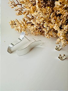 Brinco placa lisa ondulada