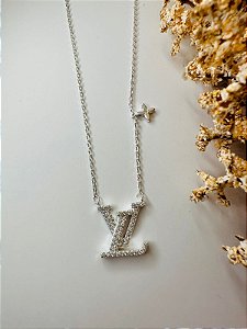 Colar inspiração Louis Vuitton cravejado