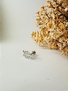 Piercing tragus folha cravejada
