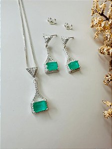 Conjunto cravejado pedra retangular verde