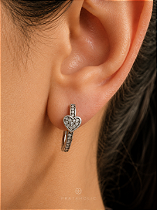 Brinco inspiração Pandora argola coração cravejado