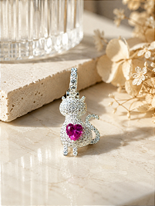 Pingente click gato cravejado coração pink