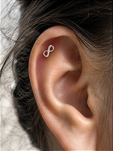 Piercing infinito cravejado