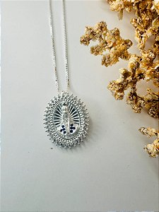 Colar Nossa Senhora oval borda cravejada