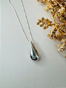 Colar gota lisa
