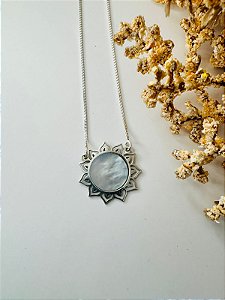 Colar sol madrepérola
