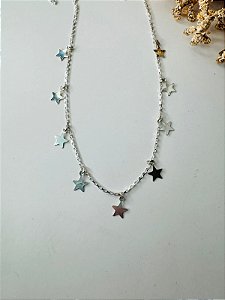 Chocker estrelas penduradas