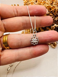 Colar flor cristal