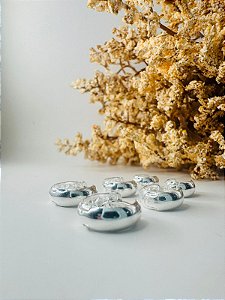 Brinco trio argola lisa abaulada, flor atrás