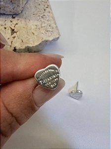 Brinco inspiração Tiffany coração com lateral cravejada