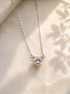 Colar Moissanite ponto de luz coração 7,7mm