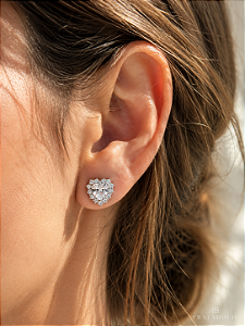Brinco coração cravejado cristal com banho ródio