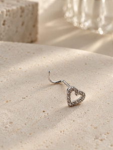 Piercing nariz coração cravejado 6,6mm