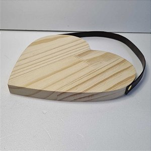 Coração Pinus 23cm com alça em couro