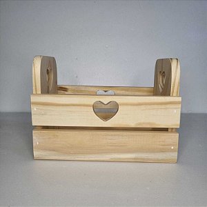 CAIXOTE EM PINUS COM CORAÇÕES