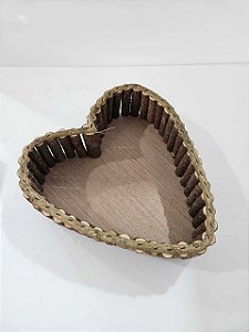 CACHEPÔ DE MADEIRA RUSTICO CORAÇÃO 23x21cm