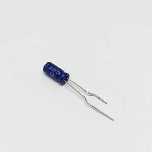 Capacitor Eletrolítico Radial 4.7µF 100V 85°C Yageo 5x11mm