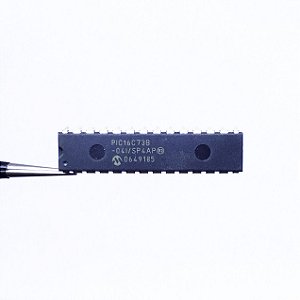 Microcontrolador PIC16C73B 4MHz DIP-28 8-bit OTP 7KB com I2C SPI Microchip