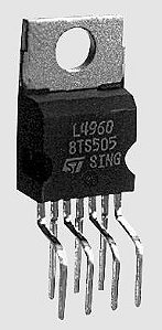CI L4960 Regulador Chaveado Step-Down 2,5A HEPTAWATT-7