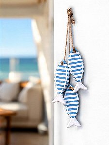 Penduricalho Trio de Peixes em Madeira com Listra Azul Clara 41x9x5,5