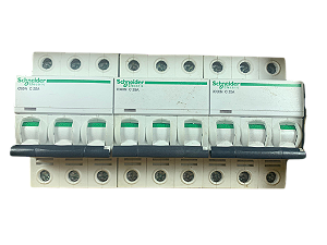 Disjuntor tripolar 25A Acti9 iC60N curva C A9F74325 Schneider